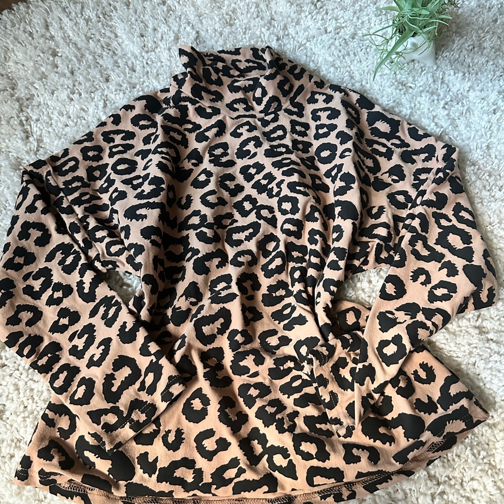 Cute sophisticated, leopard cheetah print turtleneck, long sleeve evenin…